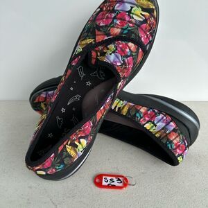BZees LakesideSlip On Comfort Padded Shoes Black Floral Multicolor Womens 11